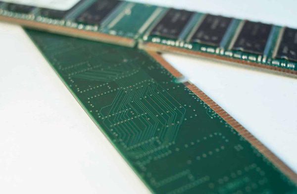 Quel type de mémoire vive DDR4 est idéal pour un usage intensif en retouche photo?